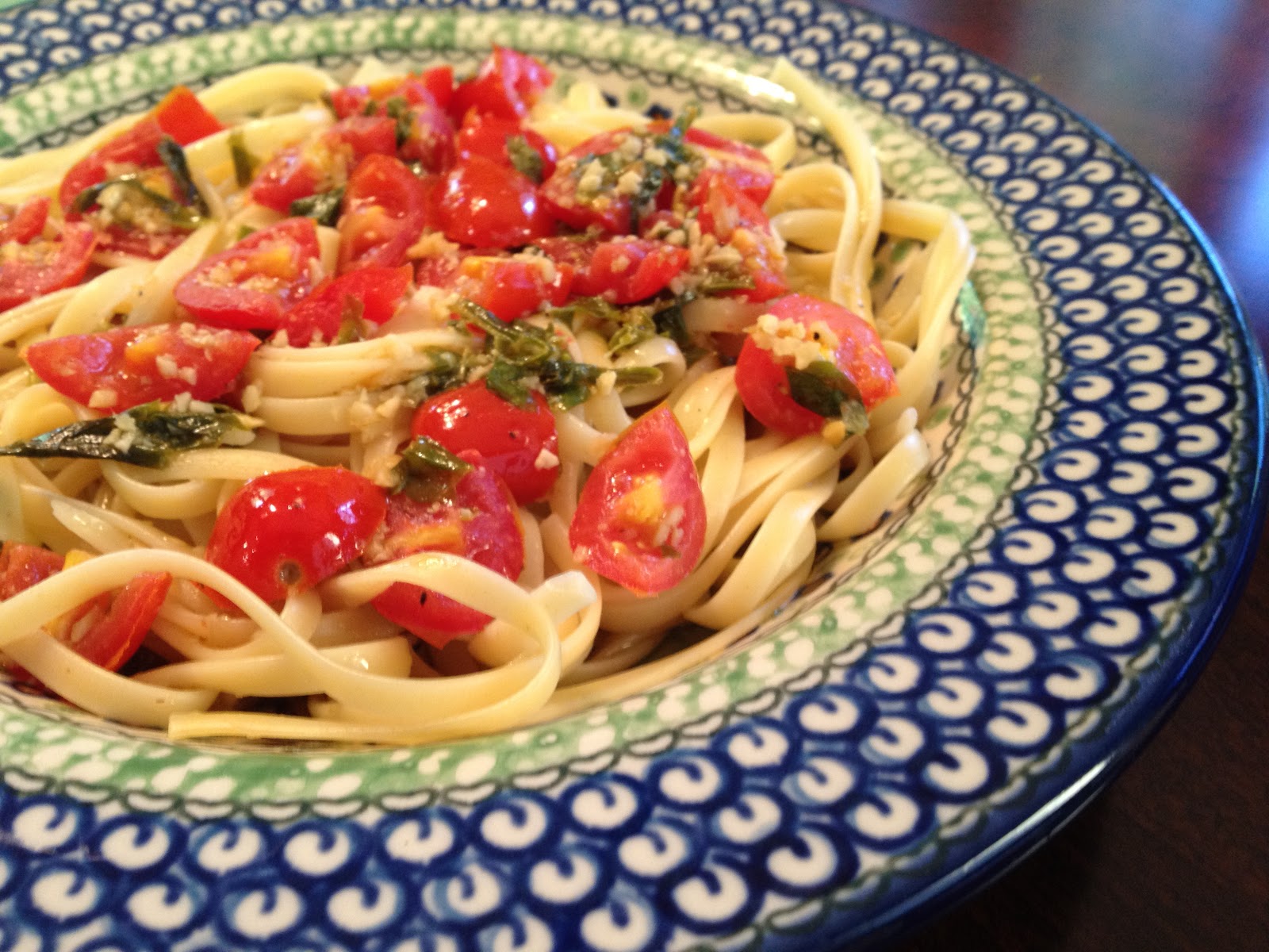 A Pop of Style Healthy spaghetti with grape tomatoes & basil