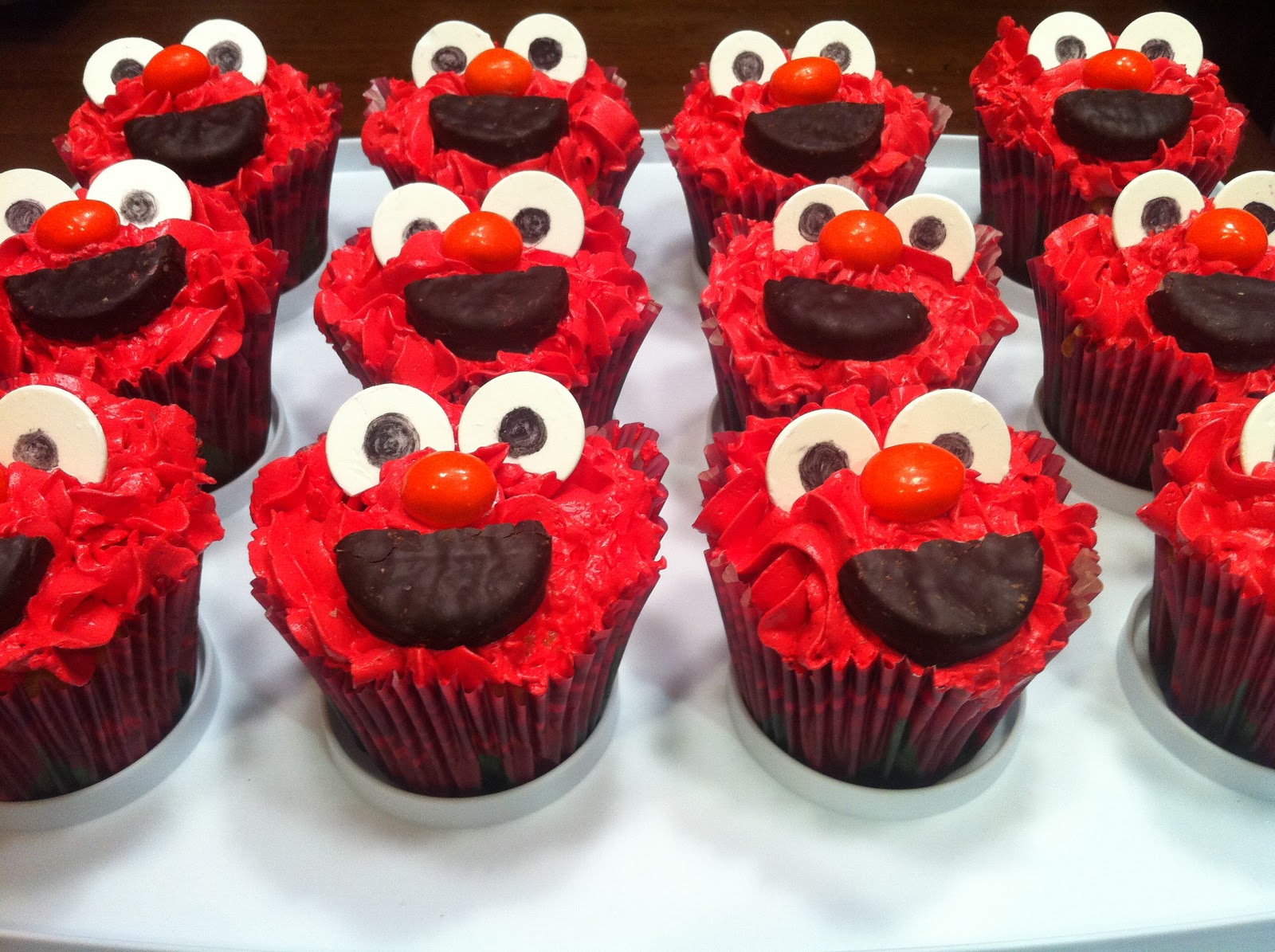 Cake Pop Queens: Elmo Cake Pops