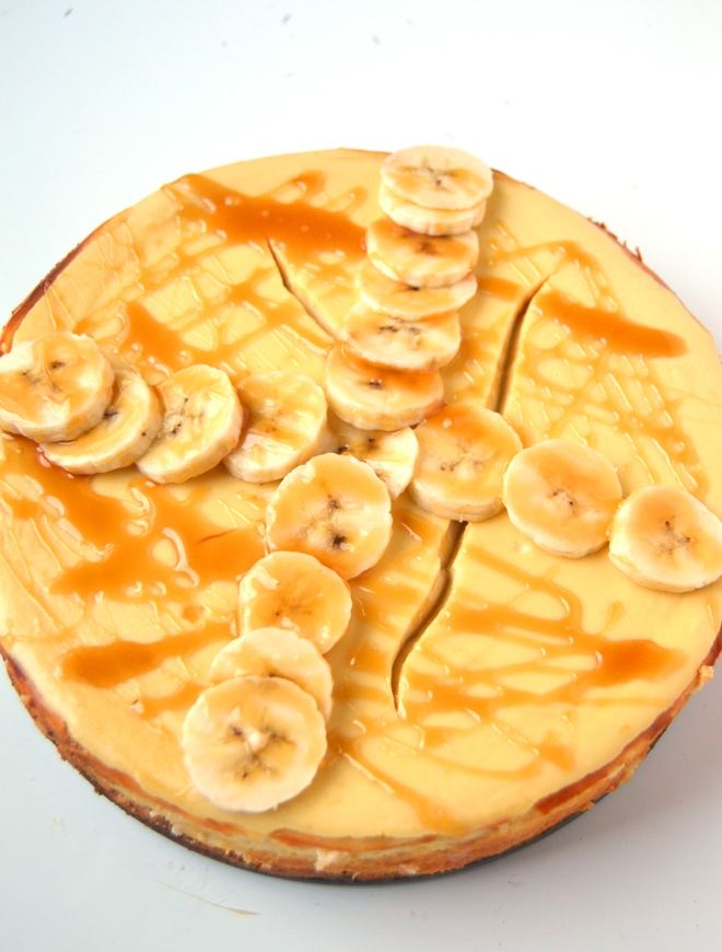 Banana Bread Cheesecake features a rich, creamy, Greek yogurt cheesecake with a banana bread crust combining two of your favorite treats in one for the perfect dessert! www.nutritionistreviews.com