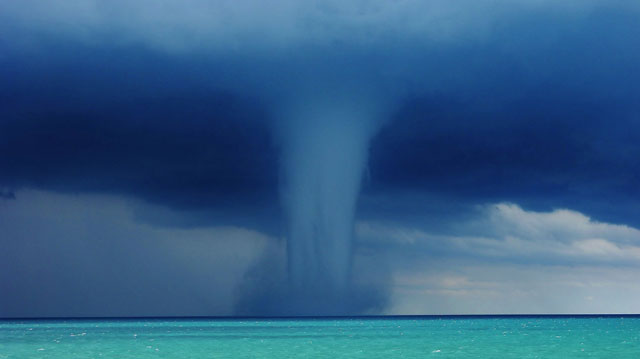Fenomena-WaterSpouts Fenomena-WaterSpouts