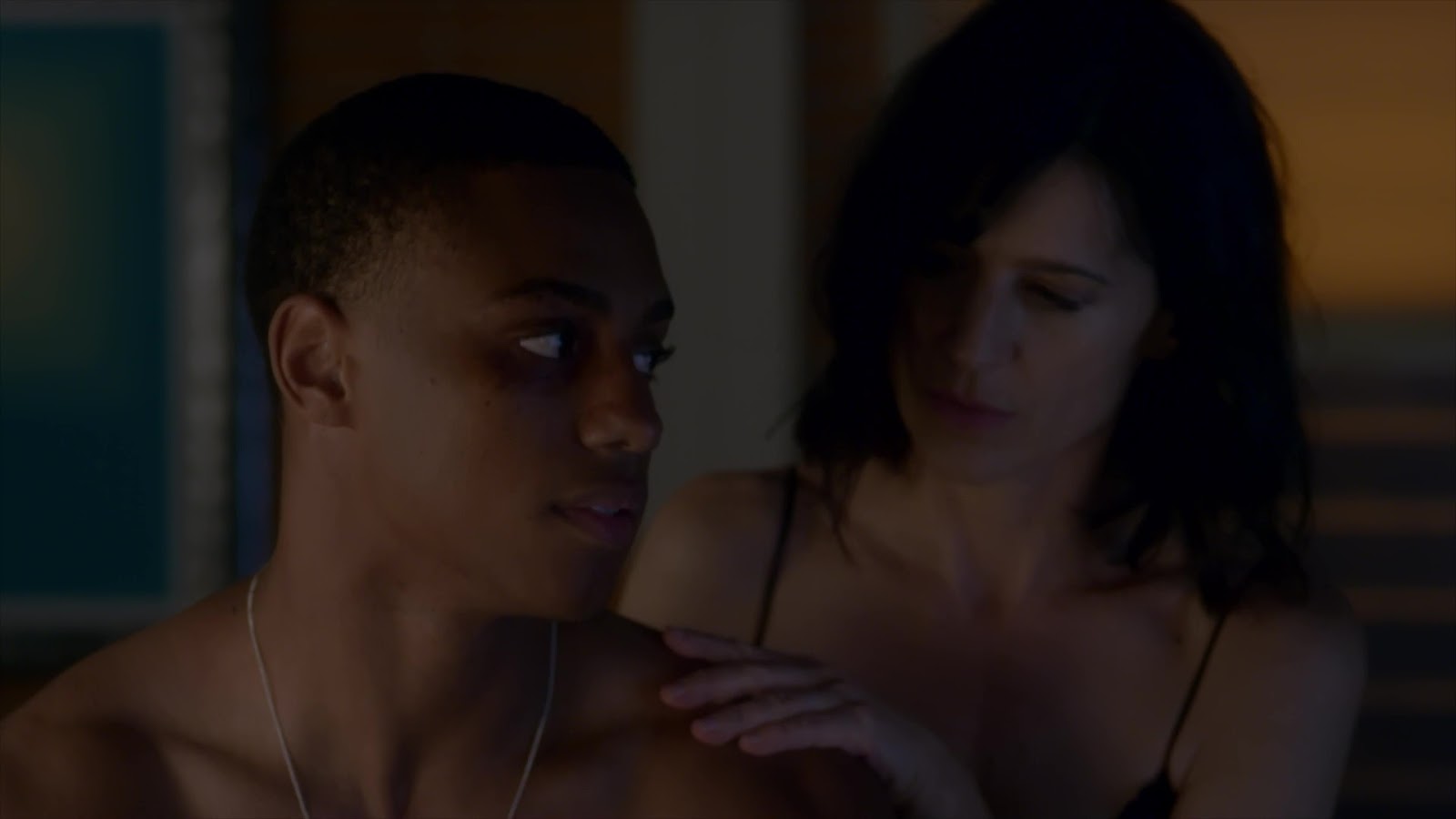 Keith Powers shirtless in Famous In Love 1-02 "A Star Is Torn" .