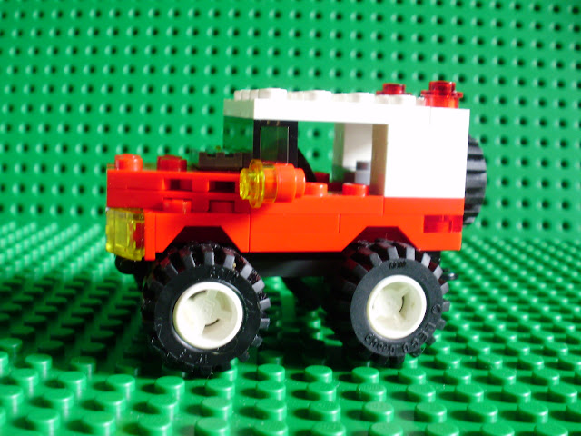 MOC LEGO Veículo TT vermelho e branco