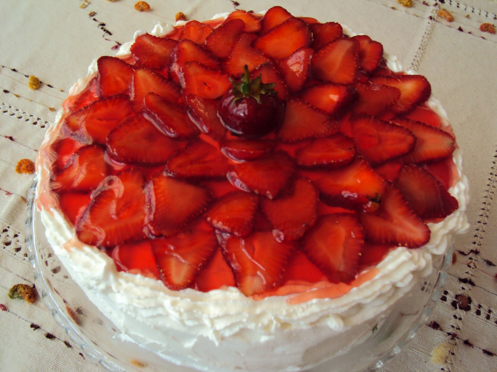 Çilekli Kolay Pasta Misketlimonu