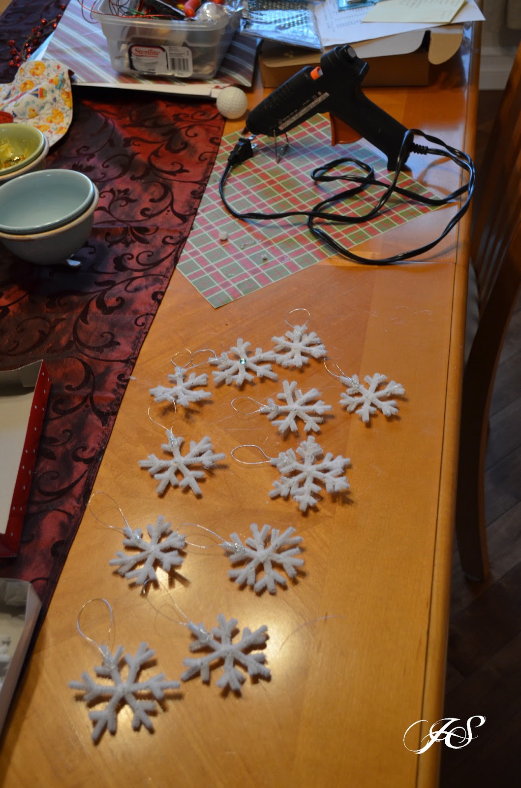Bringing Out The Kid In Me: Pipe-Cleaner Snowflakes