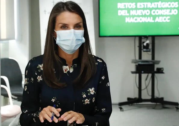 Massimo Dutti floral print cupro dress. Queen Letizia wore a floral print cupro dress from Massimo Dutti. Carolina Herrera clutch