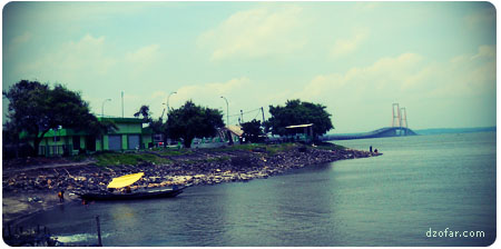 Pantai dekat Suramadu
