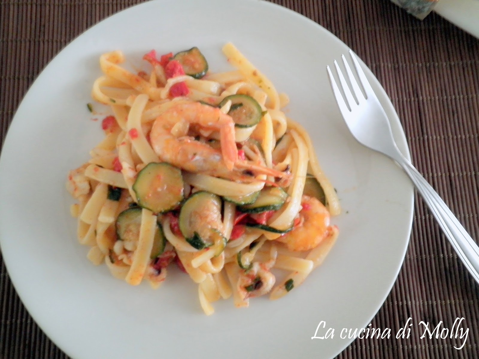 sciatelli al limone di sorrento con zucchine, seppioline e gamberetti