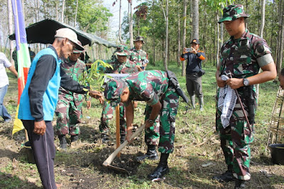 SAMBUT HJK KODIM SRAGEN SERENTAK HIJAUKAN BUMI SUKOWATI SAMBUT HJK KODIM SRAGEN SERENTAK HIJAUKAN BUMI SUKOWATI