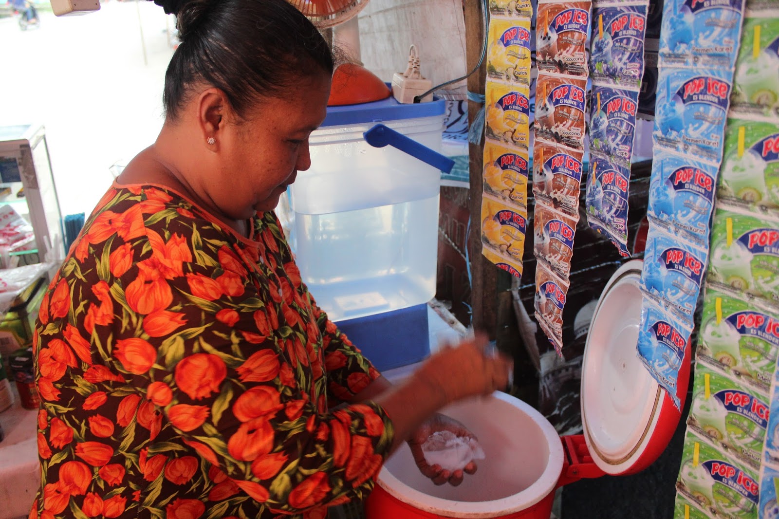 Photojournalism examples filipino with caption picture