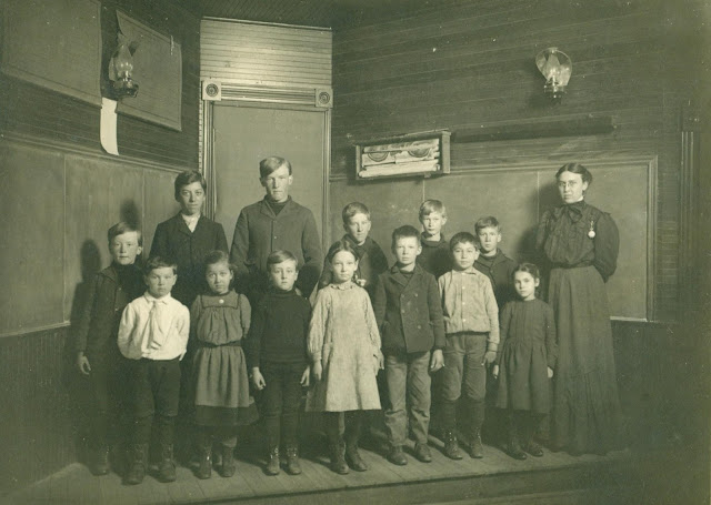 Hulda Meyer & school children