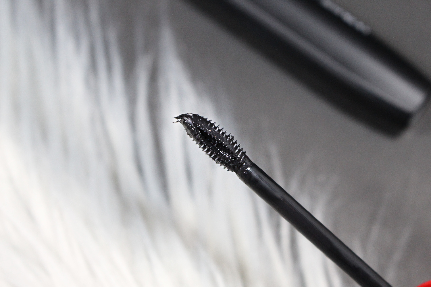 Revlon Ultimate All-in-One Mascara Blackest Black review eye lashes Before and After results liz breygel january girl Revlon Ultimate All-in-One Mascara resenha cílios antes depois blogueira liz breygel january girl