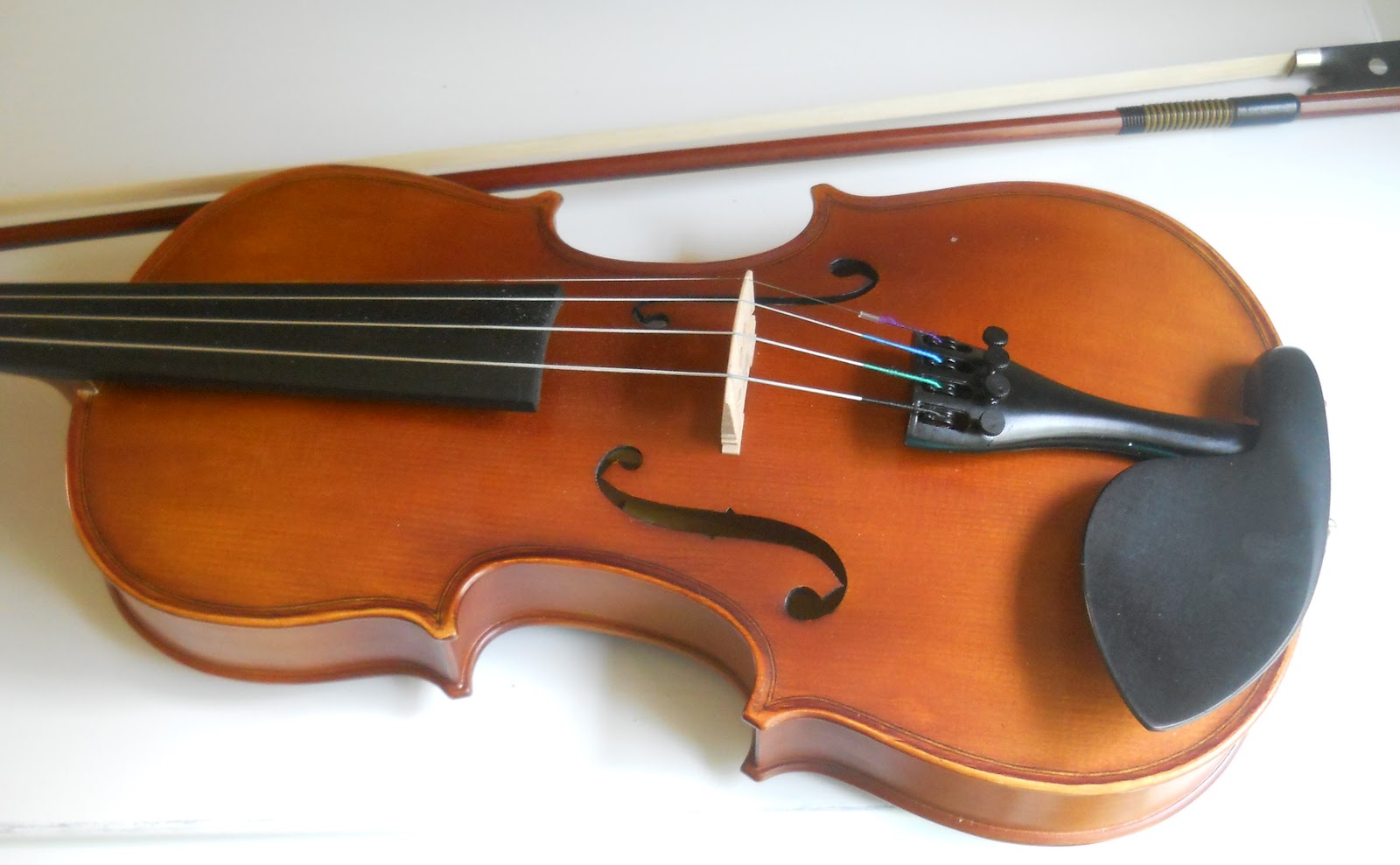 Скрипка урок музыки 3 класс. Скрипка Фиддл. Фиддл – ирландская скрипка. Хардингфеле. Фиддл инструмент.