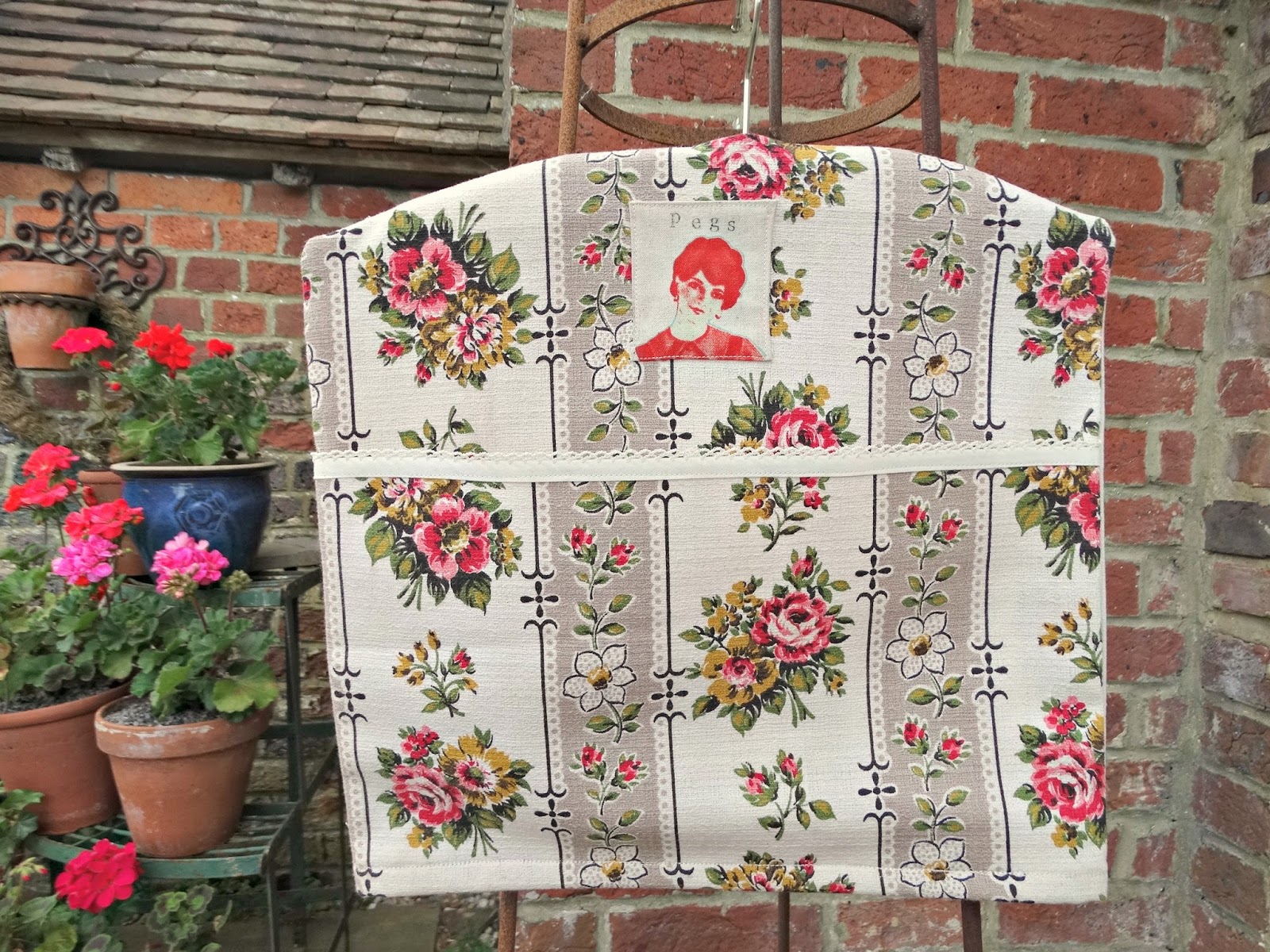 Posh Peg Bags from Vintage Barkcloth A Saucy Stitch