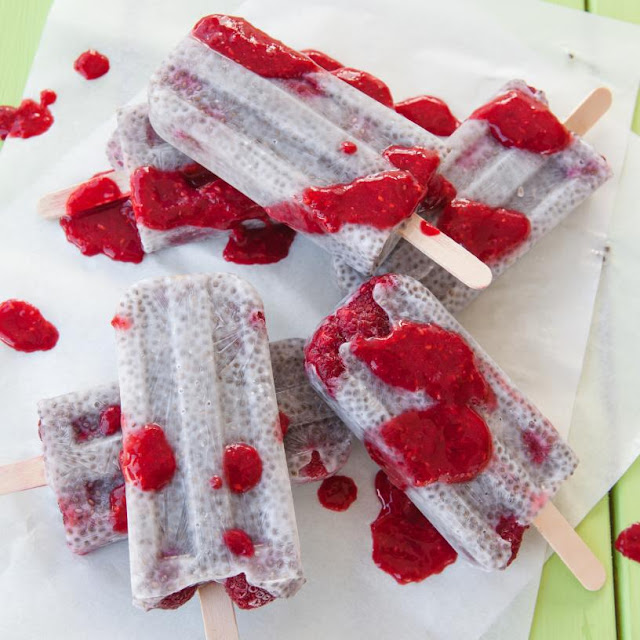 Sucettes glacées au chia et framboise Sucettes glacées au chia et framboise