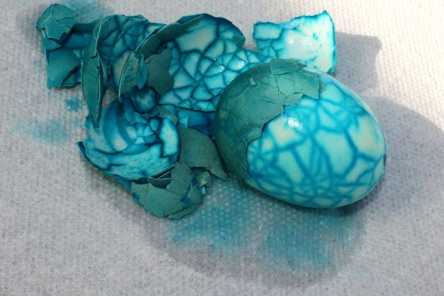 using food coloring and making crackle art style hard boiled eggs for Easter