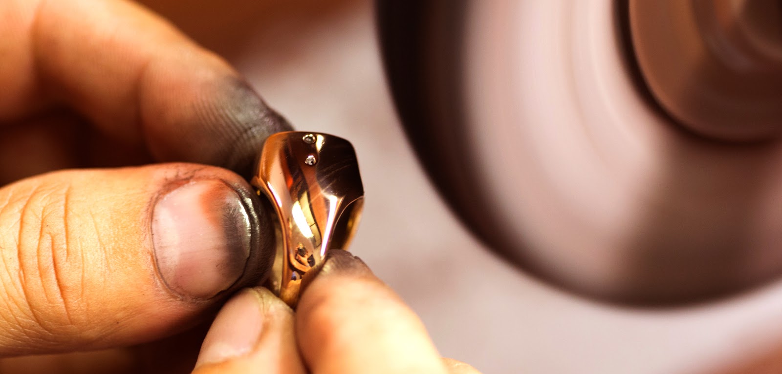 de la Orfebrería y Joyería : Toda pieza de joyería tiene algún tipo de pulido como terminación