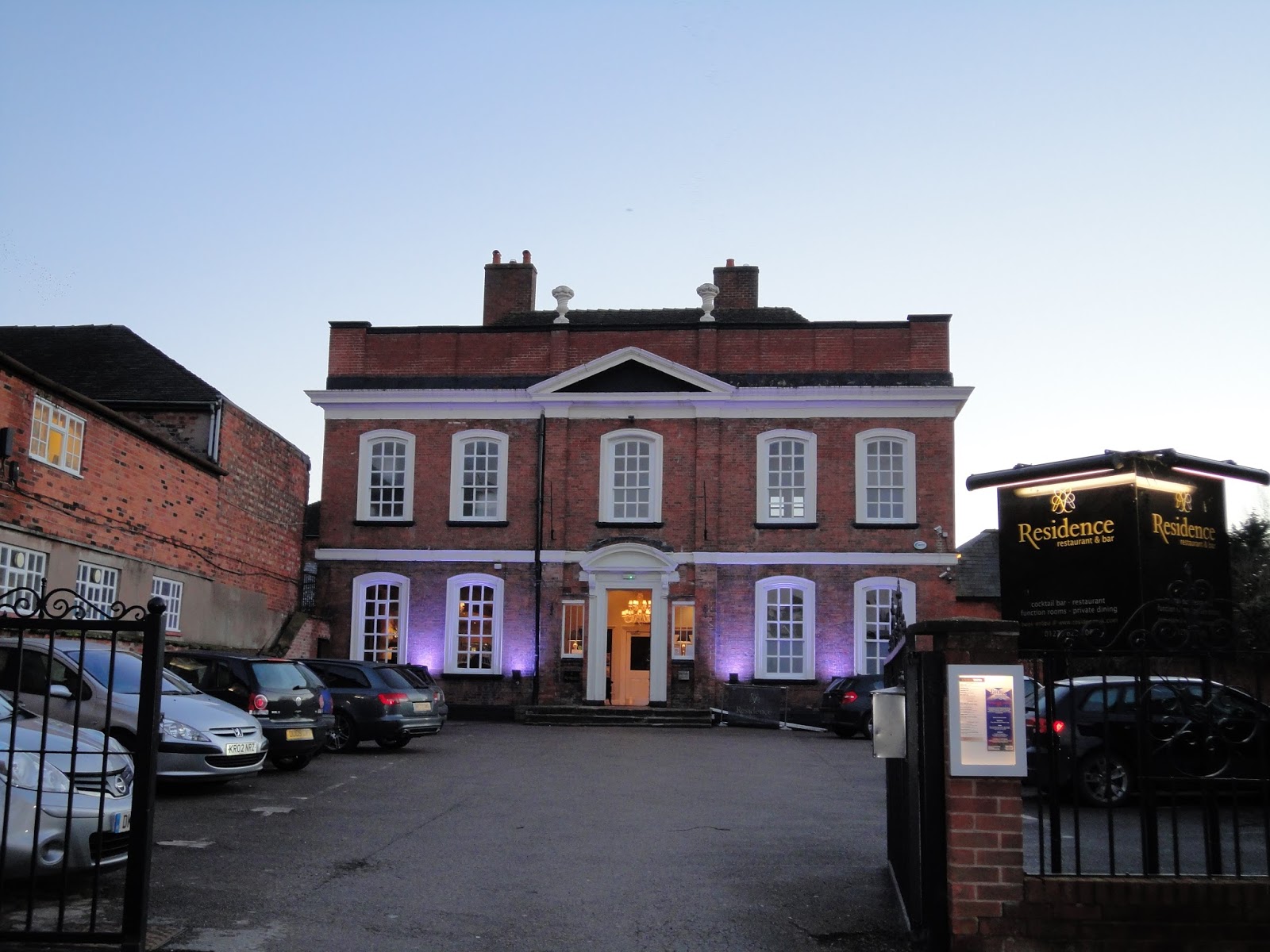 Roj Fashion & Lifestyle / Clubbing & Car Tunes The 'Residence