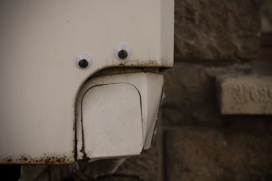 Guy Puts Googly Eyes On Broken Street Objects And The Result Is Hilarious