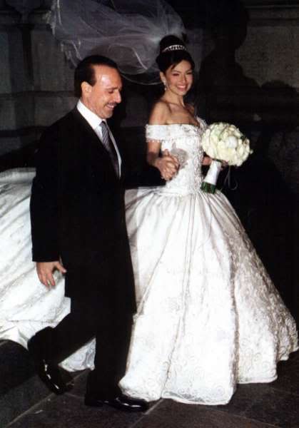 Red Carpet Wedding Thalía And Tommy Mottola Superstar Thalía S December 2000 Nyc Wedding To Recording Impresario And Mariah Carey Ex Tommy Mottola Remains The Gold Standard For Over Top