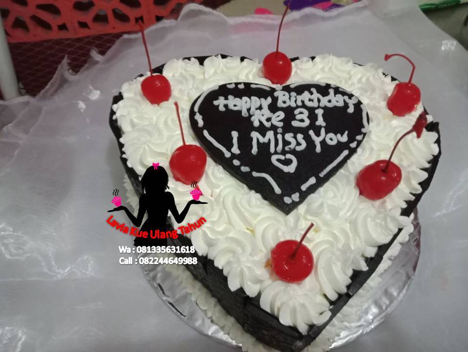 Kue Ulang Tahun Untuk Pacar Bentuk Love - Berbagai Tahun