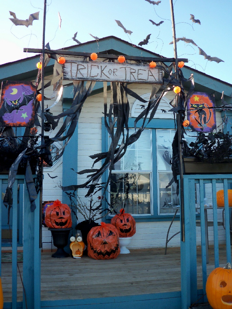 Make The Best Of Things Halloween Decor From Video Tape And Trash