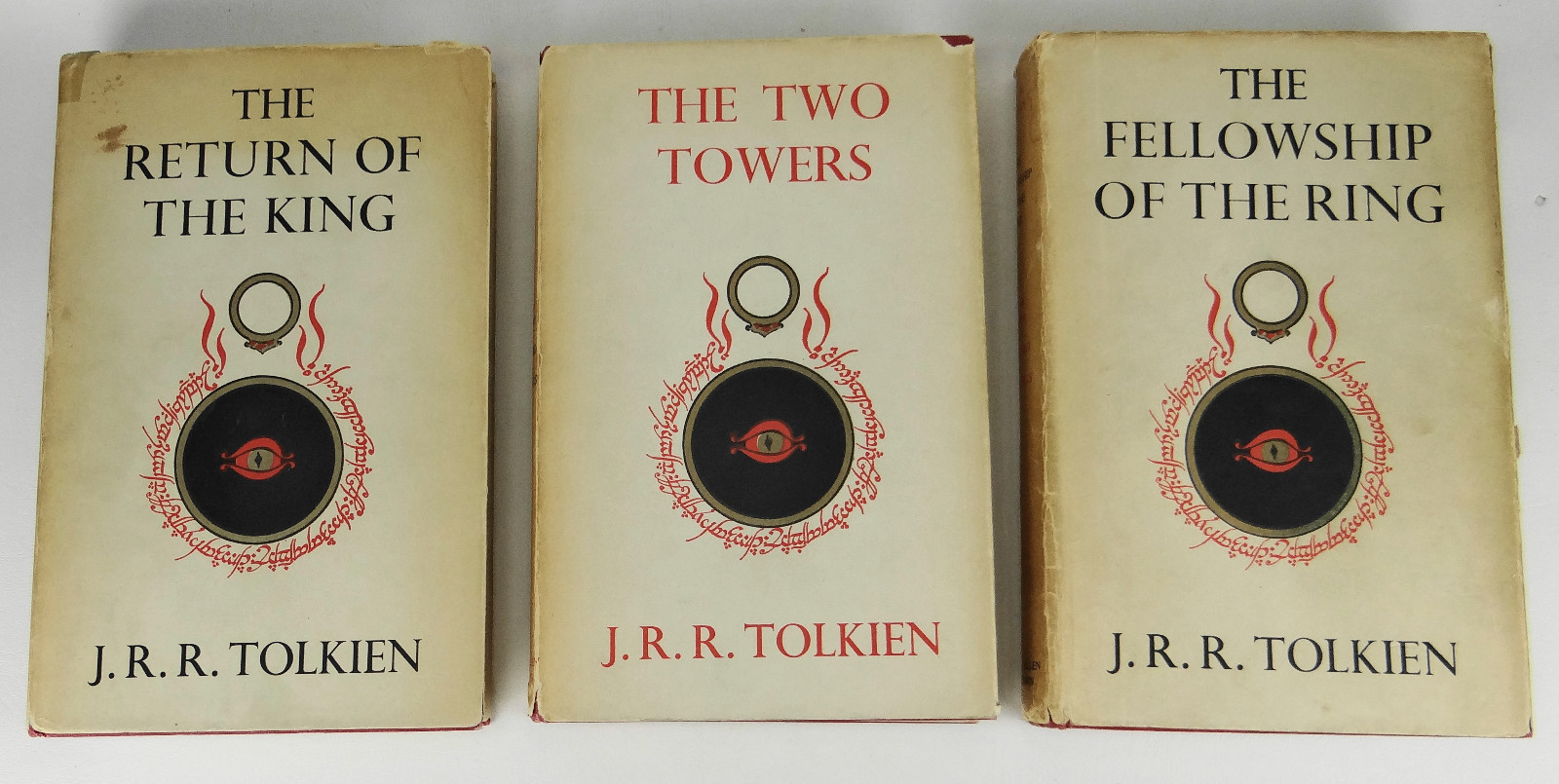 Книга 1954 года. Первое издание Властелина колец. Властелин колец Джон Толкин. Властелин колец первое издание 1954. Джон р р Толкин Властелин колец книга.
