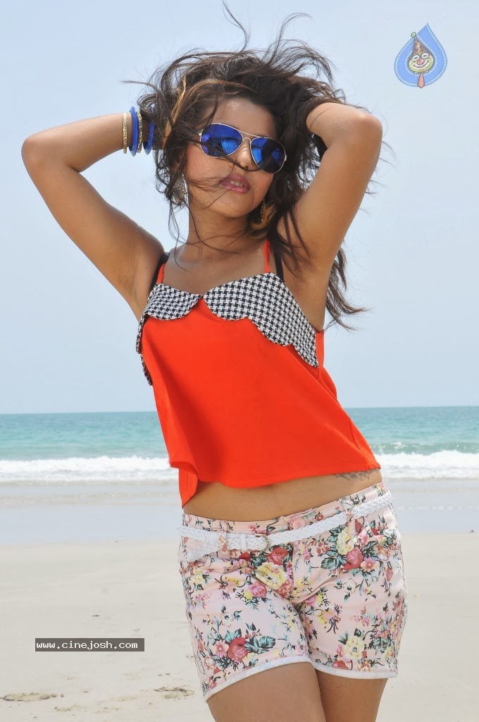 Armpit Actress Photo: Telugu Movie Actress Pamela Hot Stills , show