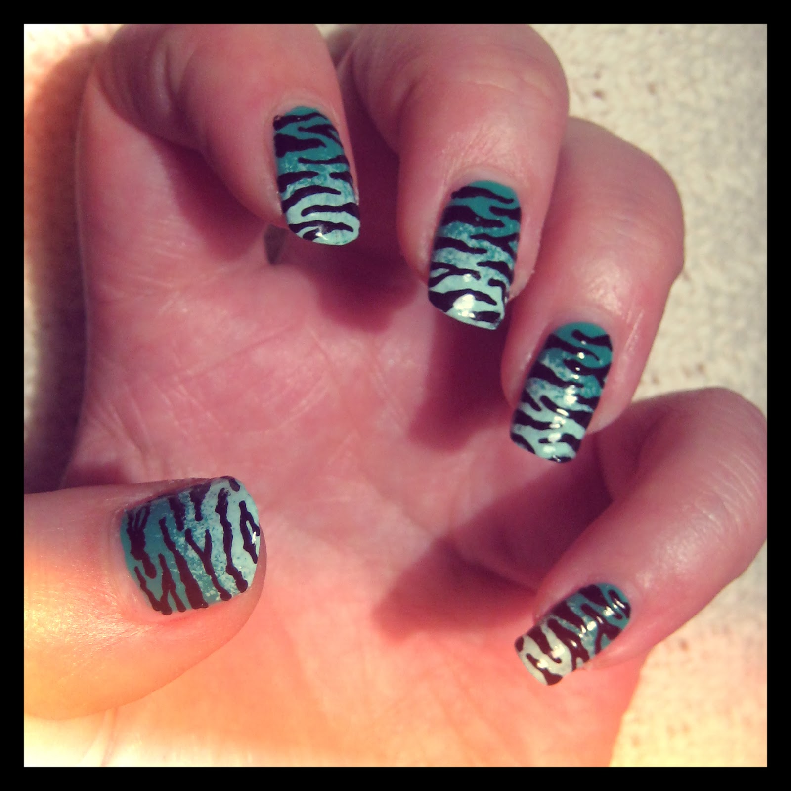 Dahlia Nails: Zebra Print Turquoise Fade