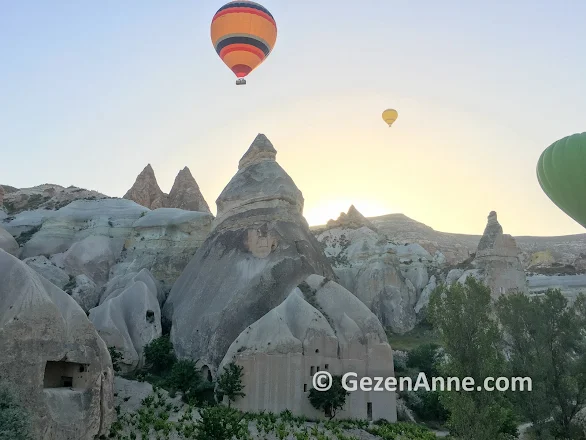Peri bacaları üstünde uçan balonlar, Kapadokya'da balon turu