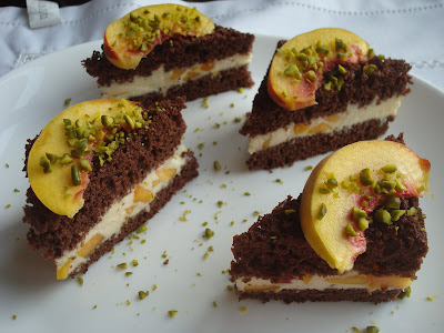 Prajitura cu piersici si ciocolata