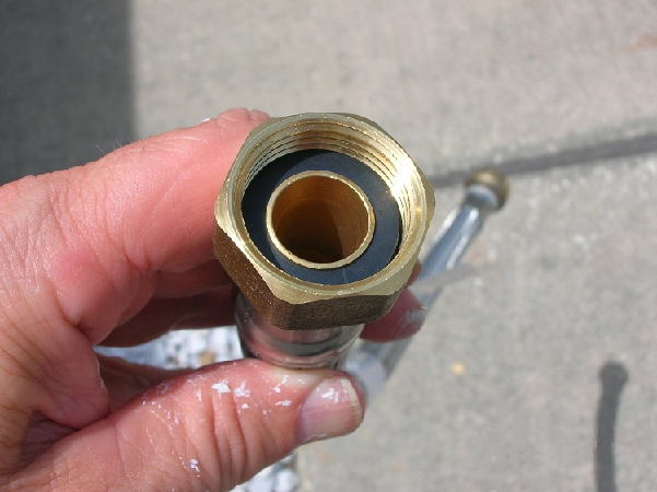 Сантехник ...: Гибкие шланги для подводки воды