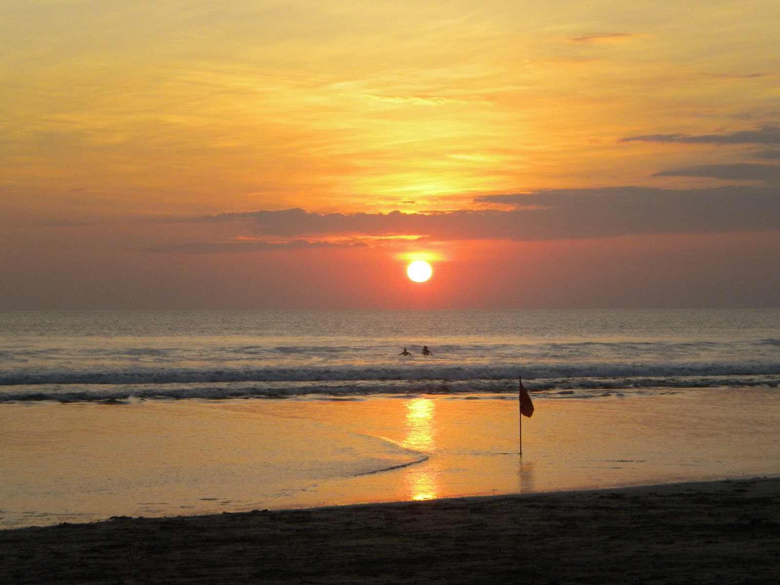 Foto foto Perjalanan Sunset di Pantai Kuta Legian