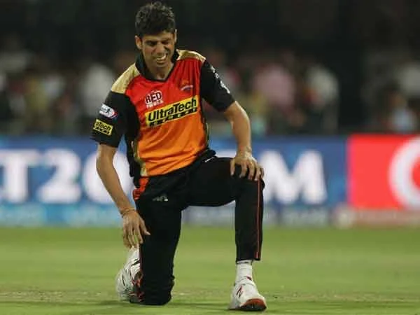 Ashish Nehra, Sunrisers Hyderabad, Pacer, Indian Premier League, Knee surgery, Board of Control for Cricket in India (BCCI), IPL, Surgery,Play off, Cricket, Sports.
