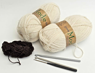 Crochet wool and hooks