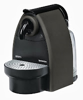 Cafetera Nespresso Essenza color negro, fabricada por Krups