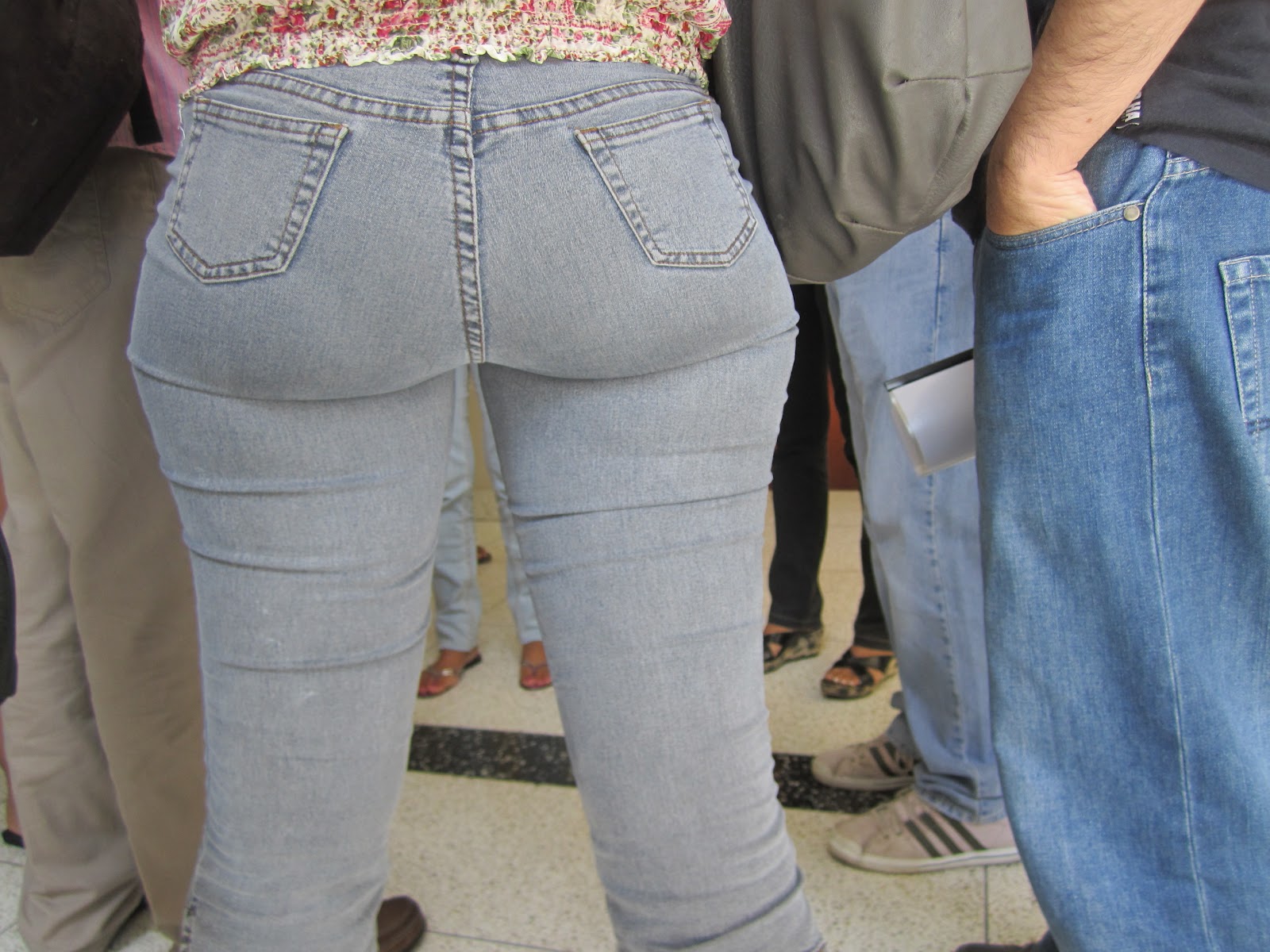 Round Ass In Candid Jeans Grays Divine Butts Candid Milfs In Public