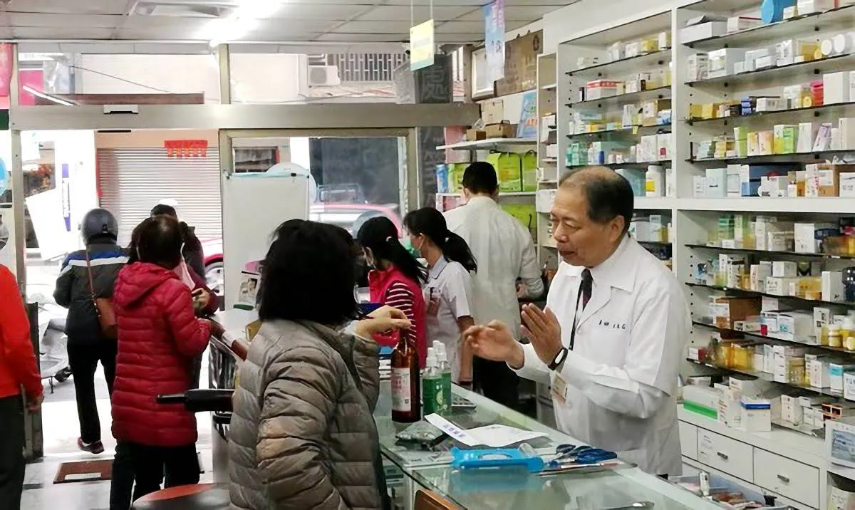 台南19位70歲老藥師無償協助賣口罩｜還需忍受民眾買不到的飆罵