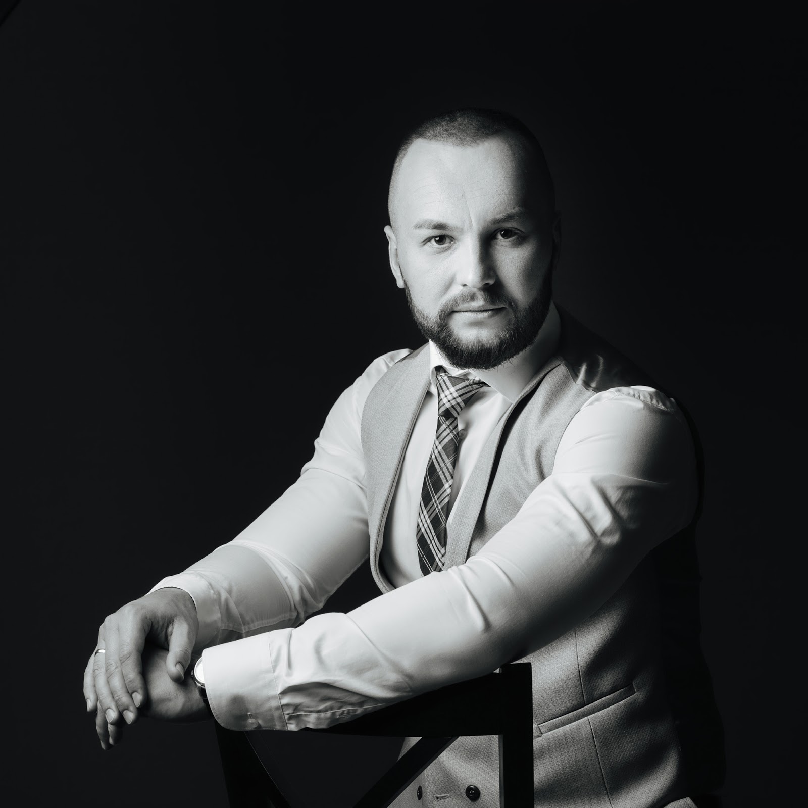 радиоведущий роман шахов. роман шахов ведущий. шах ведущий. журналисты россии. шахов вести.