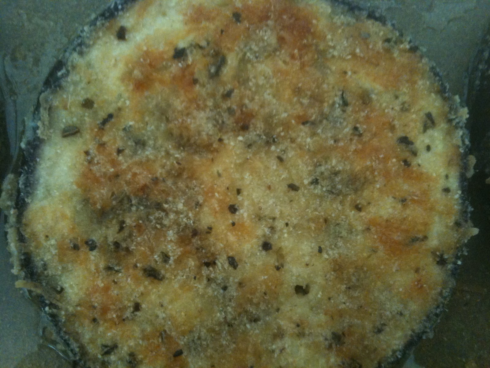 Hiidenuhman keittiössä Parmesaanimunakoiso ja marinarakastike