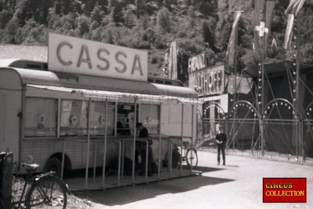 Roulotte caisse, roulotte d'entrée du Cirque Franz Althoff 1967