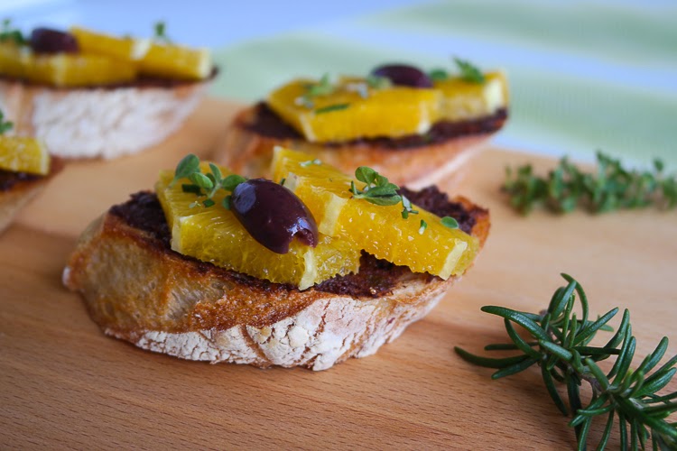 sia´s soulfood foodblog: Crostini mit Orangen und Olivenpaste