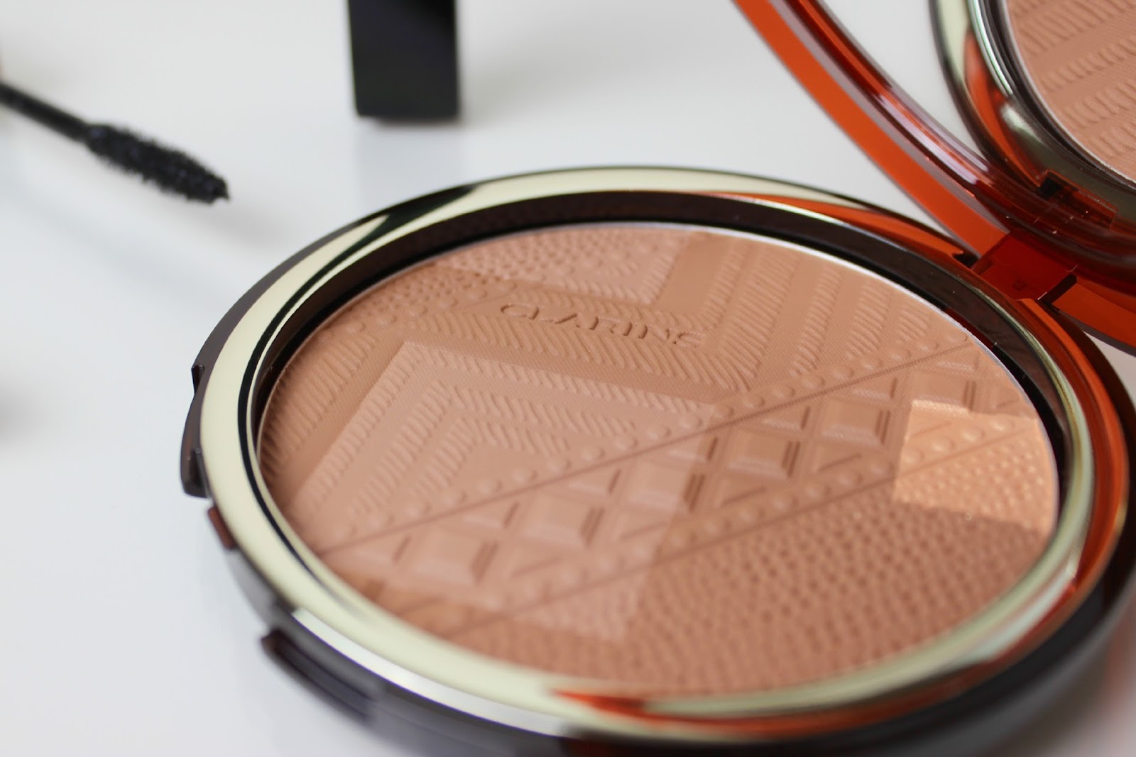 A picture of the Clarins Colours of Brazil Summer Bronzing Compact
