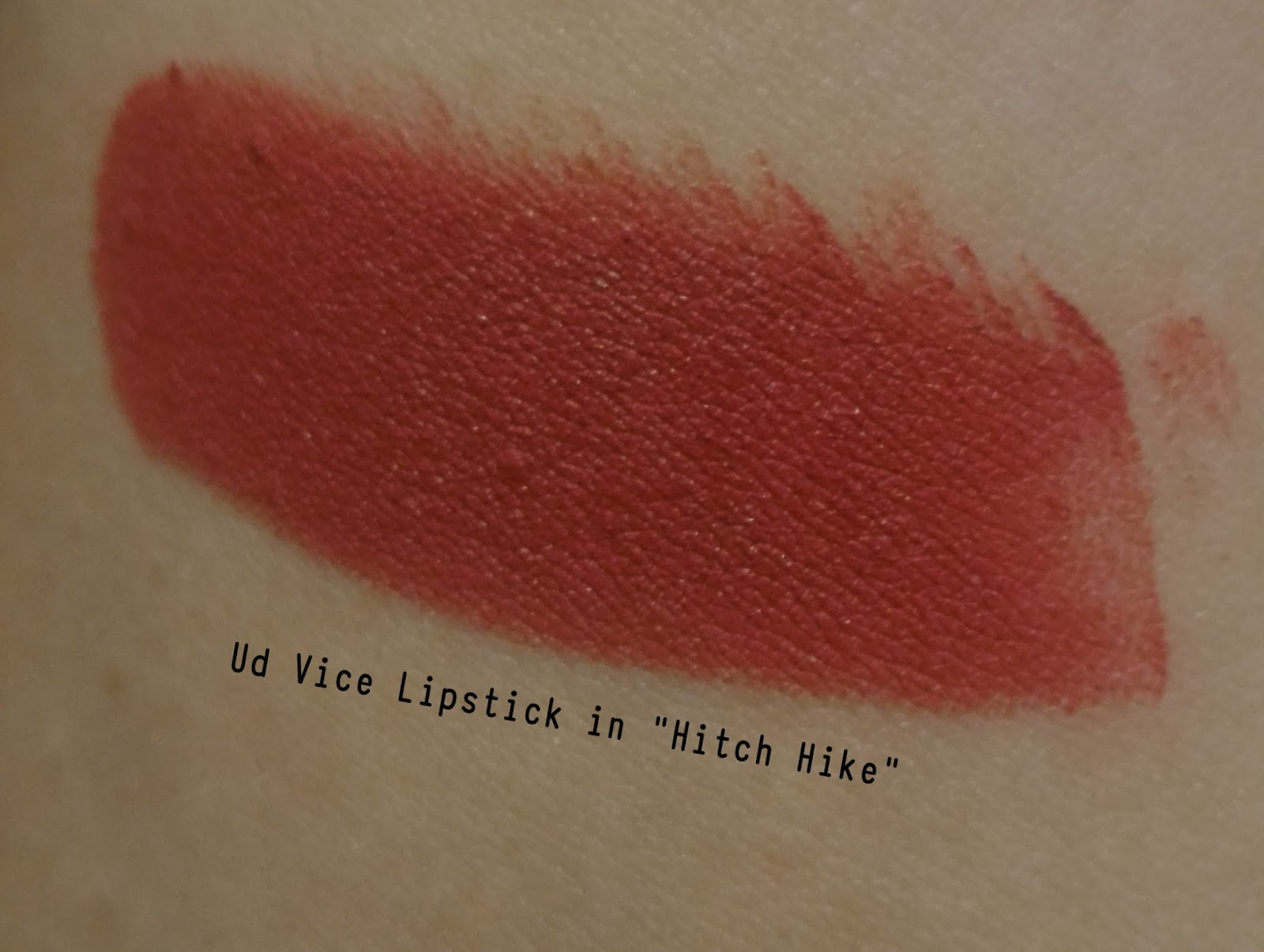 Noretta MakeUp and Beauty URBAN DECAY VICE LIPSTICK in "Hitch Hike