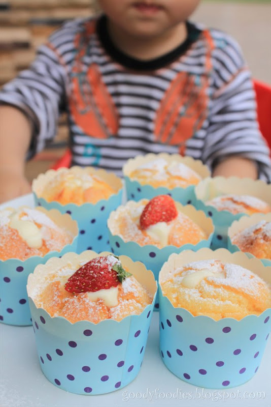 Hokkaido Chiffon Cupcakes (with video) - The Unlikely Baker®