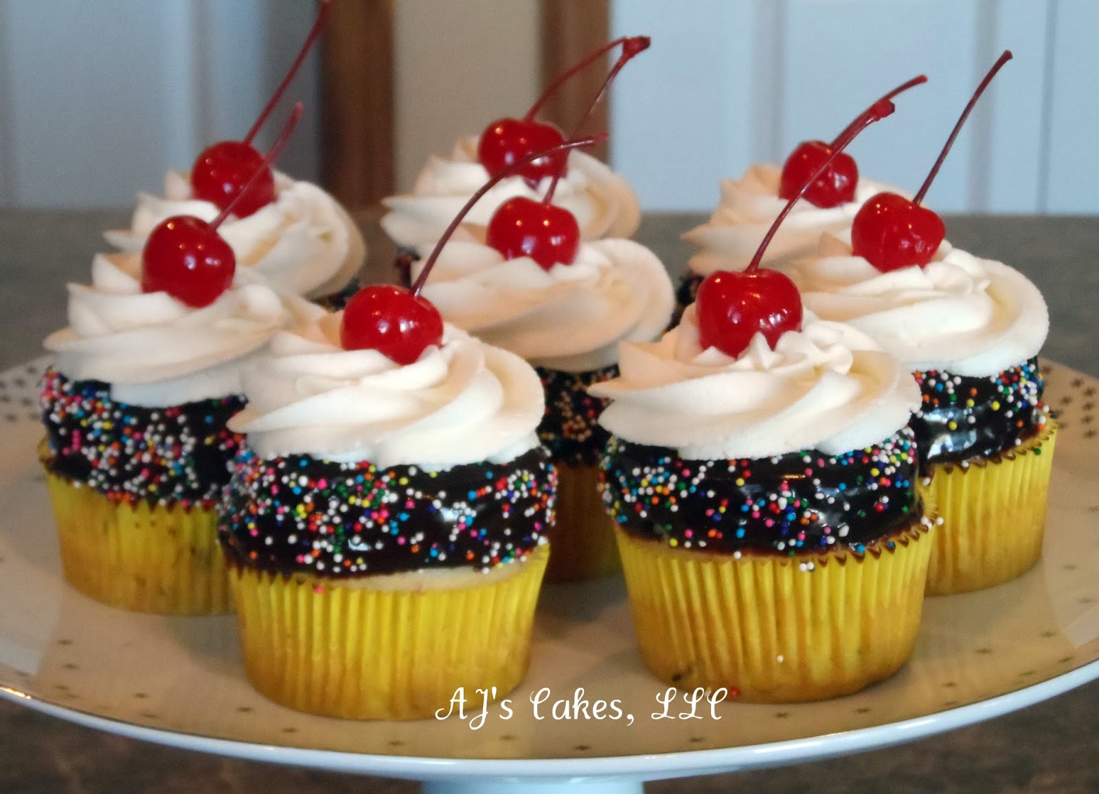 AJ's Cakes Banana Split Cupcakes!