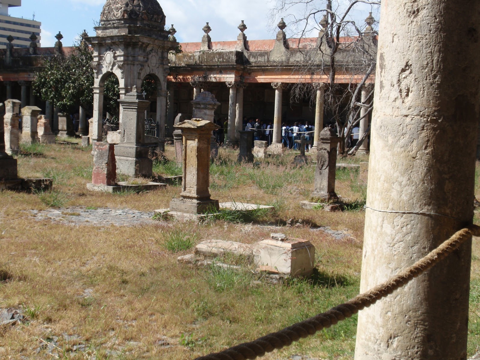 Mitos y leyendas en Jalisco: Leyendas que cobran vida en panteón de Belén