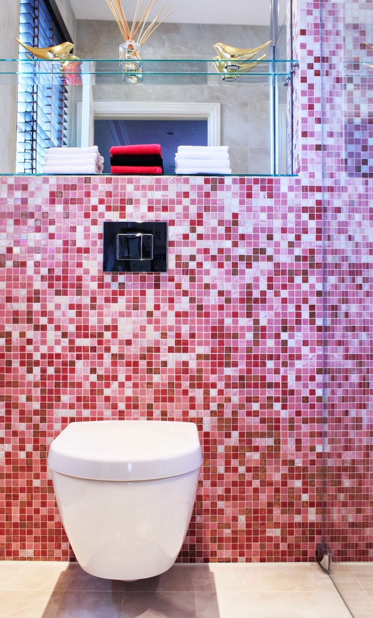 To da loos Pink bathrooms, yes pretty ones