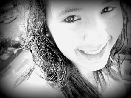 nunca dejes de sonreír, porque alguien puede enamorarse de tu sonrisa♥