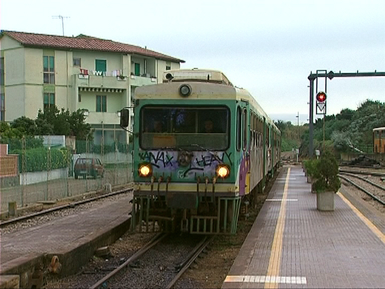 Un fulmine sballa il sistema automatico del passaggio dei treni VoceDiAlghero.it Un fulmine sballa il sistema automatico del passaggio dei treni VoceDiAlghero.it