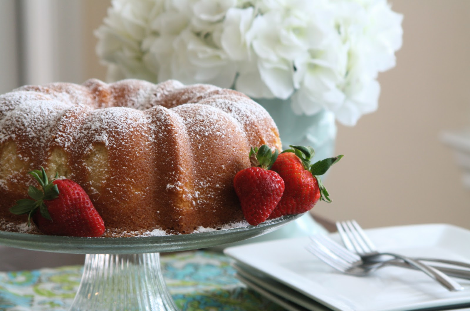 Cook Bake & Decorate Golden Pound Cake